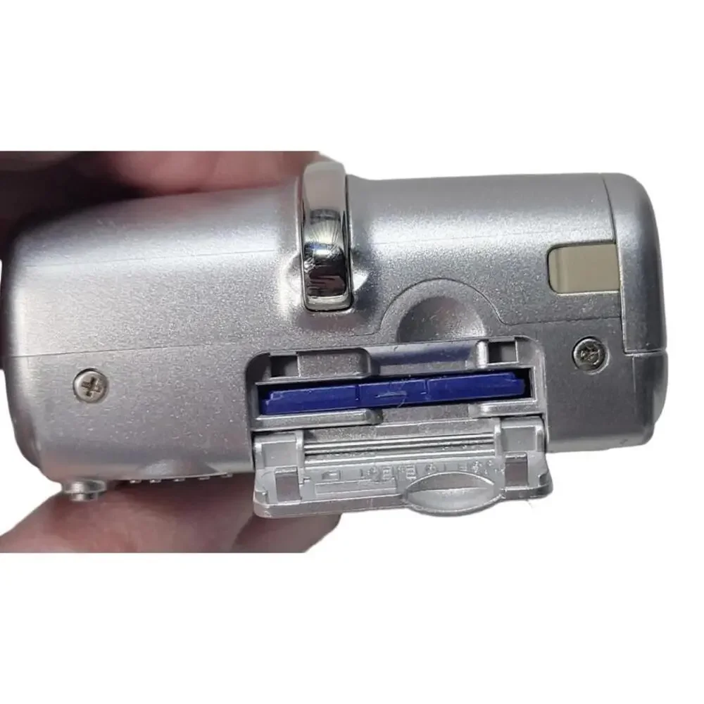 Nikon Coolpix L10 Digital Compact Camera 5.0MP Silver Complete In Box TESTED
